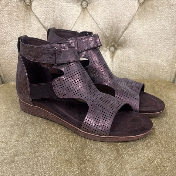 Pierre Dumas Metallic Brown Sandals Size 7 1/2 - Picture 1 of 4
